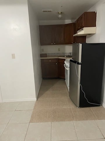 Kitchen - 10 Bond St