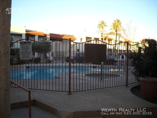 Building Photo - 1BD Condo in Small Gated Community!