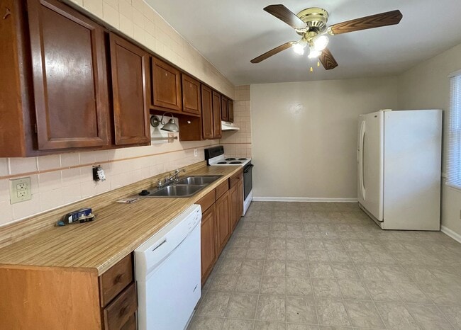 Building Photo - COMING SOON! Nice 3 BR House for Rent! W/D Hookups, Off-Street Parking, Pets Ok!