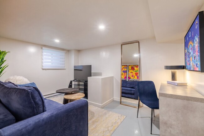 Building Photo - 4302 Rue Saint-Urbain