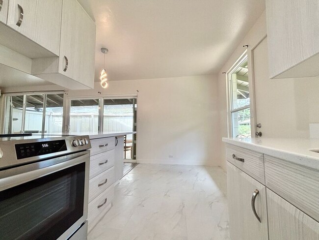 Building Photo - 1450 Hunakai St