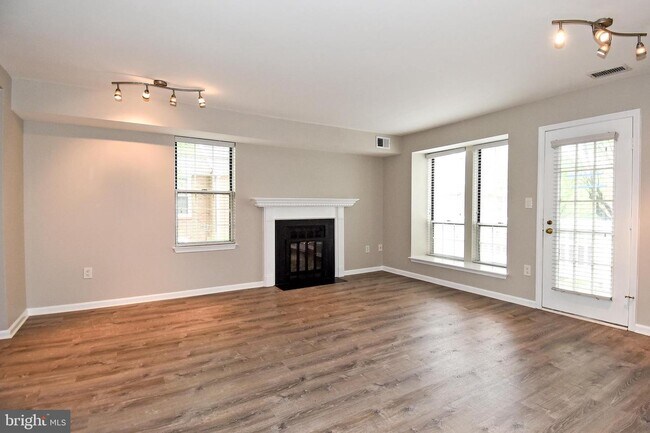 Foto del edificio - 2618-H S Arlington Mill Dr