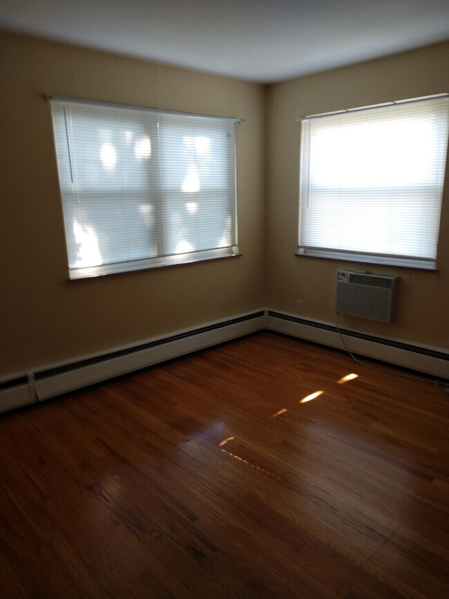 Building Photo - 3714 Drakewood Dr