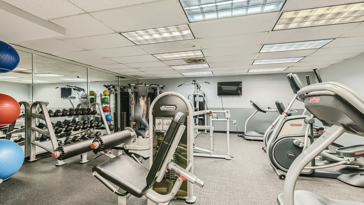 Foto principal - 6030 N Sheridan Rd