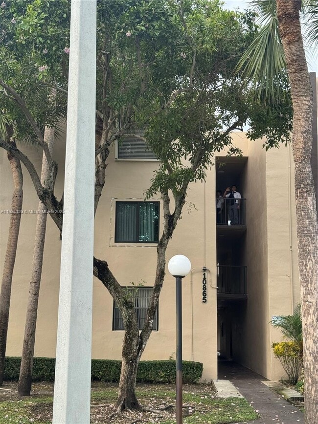 Building Photo - 10865 SW 112th Ave