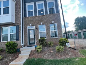 Building Photo - 4916 Old Pineville Rd