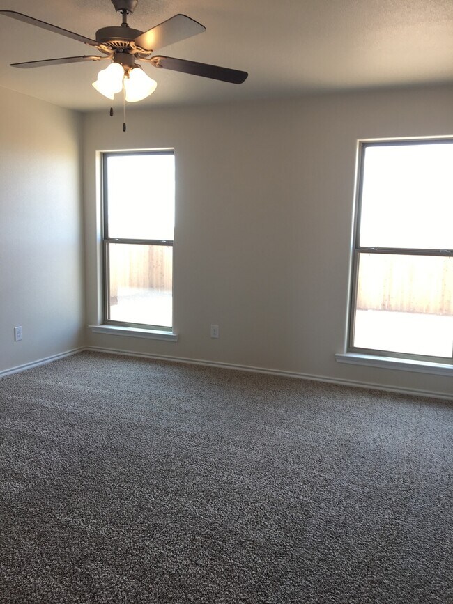 Foto del edificio - Newer home in SouthWest Lubbock