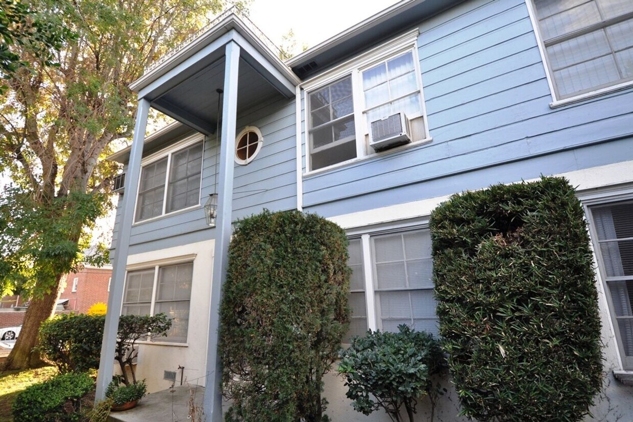 Primary Photo - 11645 Moorpark St