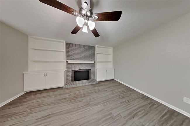 Building Photo - 8415 Sparkling Springs Dr