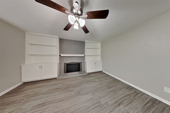 Foto del edificio - 8415 Sparkling Springs Dr