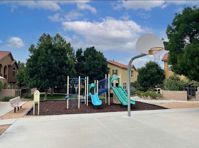 Parque infantil comunitario - 601 Menaul Blvd NE