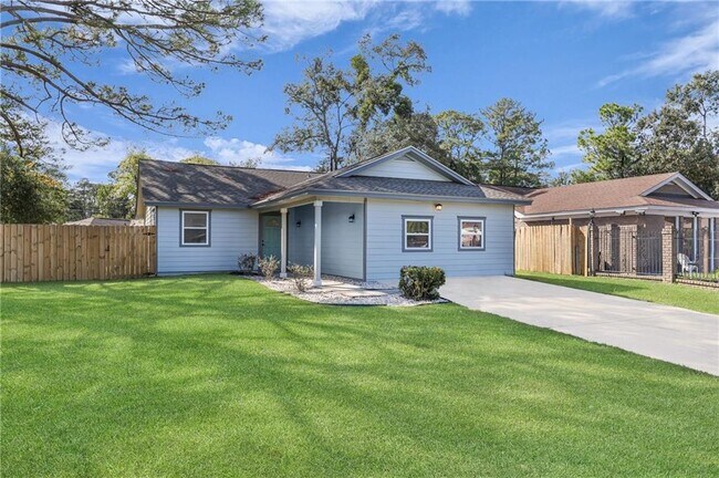 Foto del edificio - 19 Robin Hood Dr