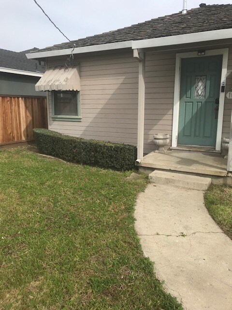 Primary Photo - 1078 Thornton Way