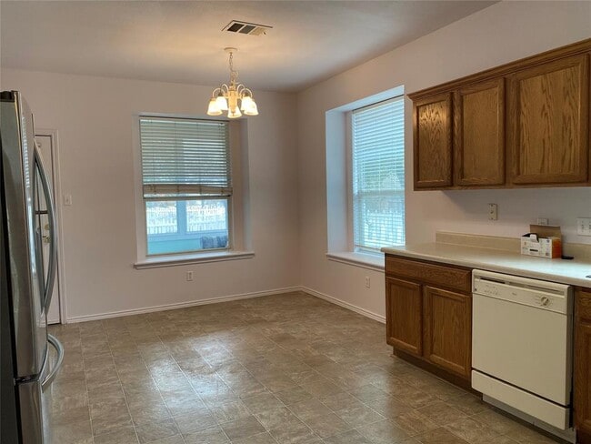 Building Photo - 1850 Logan Dr