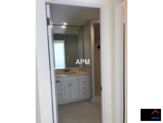 Building Photo - 739 Edgemere Ln