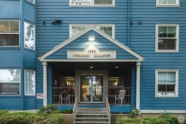 Weidler Commons - Front Entrance - Weidler Commons