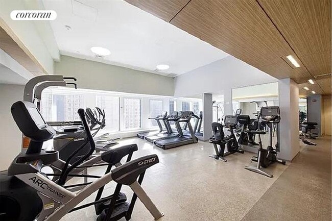Foto del edificio - 150-156 W 56th St