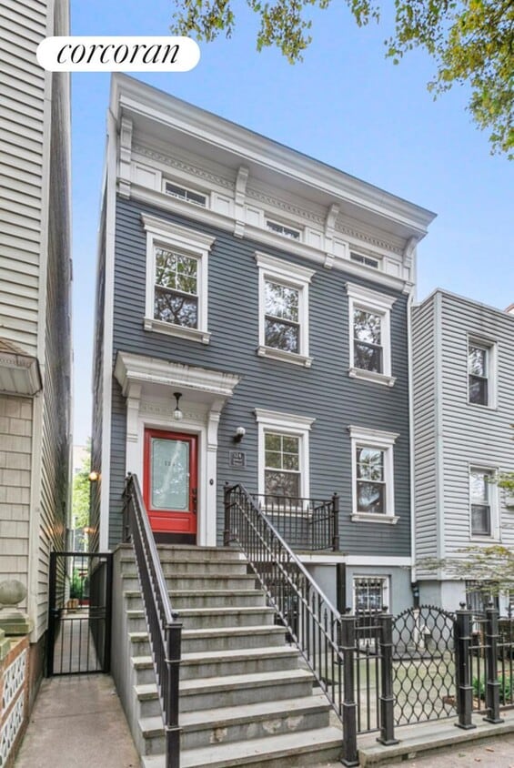 Primary Photo - 124 Ainslie St