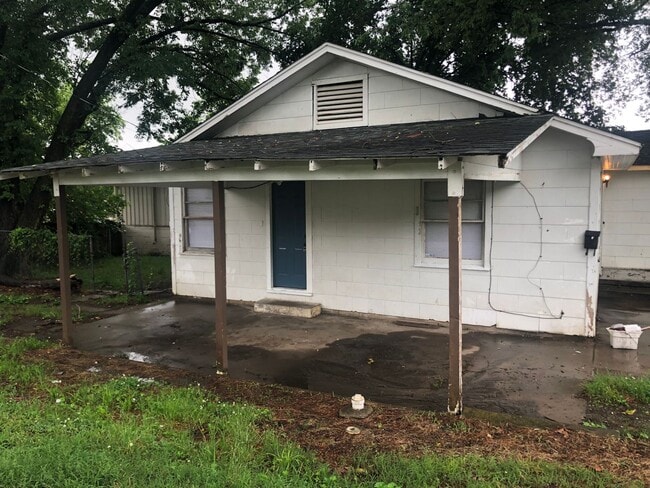 Building Photo - 2 BEDROOM HOUSE IN VAN BUREN