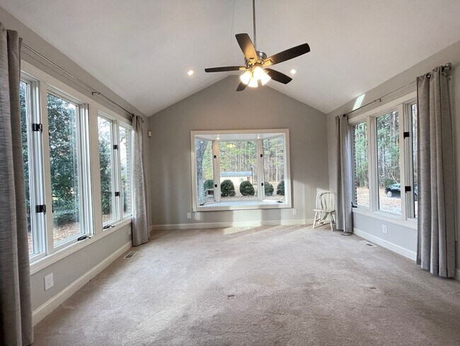 Building Photo - Everything you’ve been dreaming of is here...