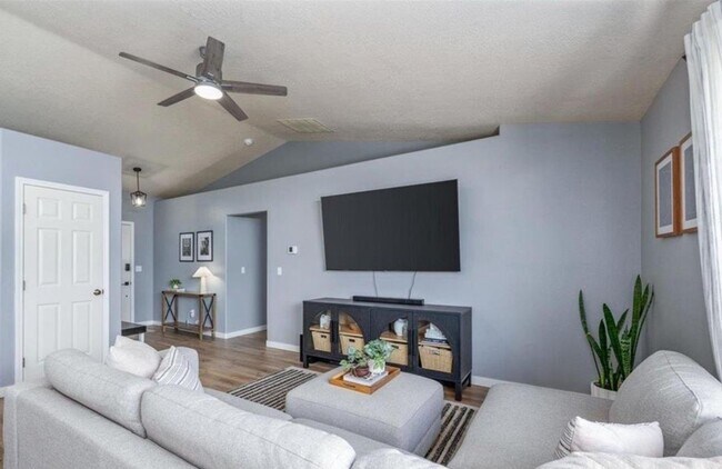 Foto del edificio - 4 Bedrooms • Single Level • Prime Meridian Location