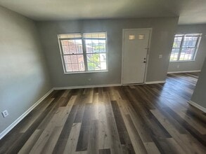 Building Photo - 925 Glenn St