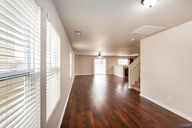 Building Photo - 255 Bermuda Lakes Dr