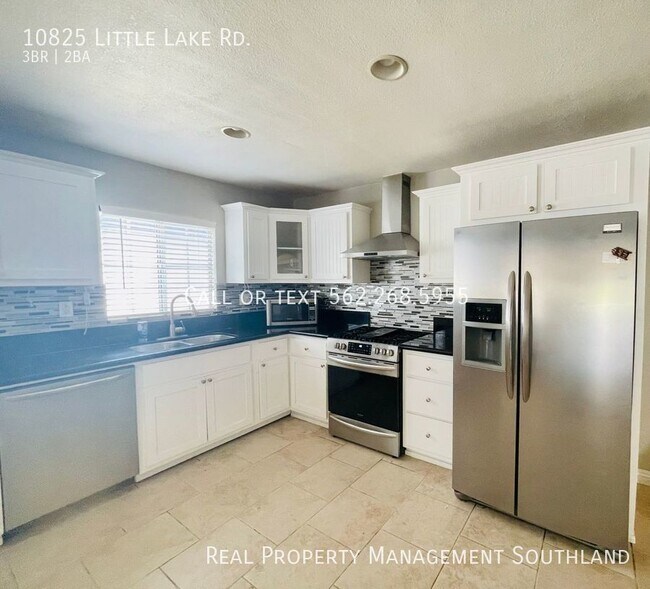 Building Photo - 3 Bedroom Pool Home Adjacent to Park