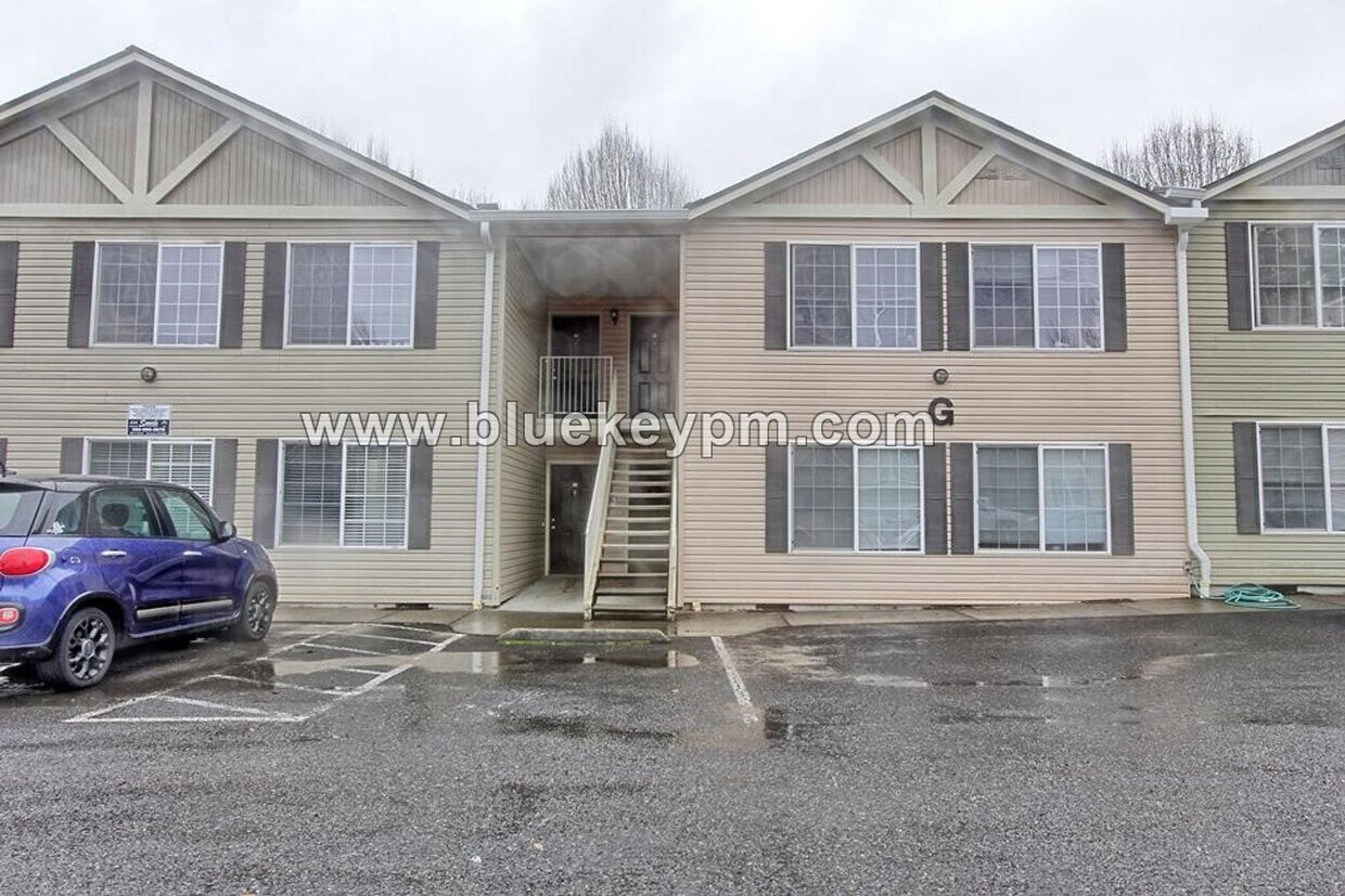 Primary Photo - REDUCED $200 for 1st 3 Months- $1795! Main...