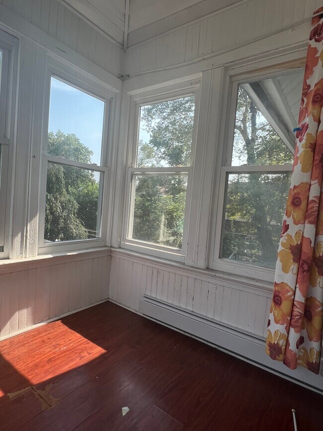 Building Photo - 459 N Maple Ave