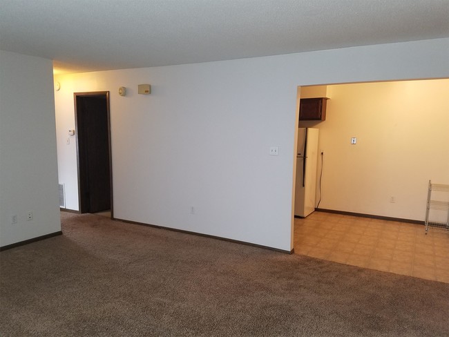 Building Photo - 2507 Royal Dr