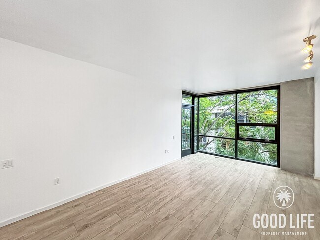 Foto del edificio - Stunning 1B/1BA Condo in East Village W/ A/C, W/D, Rooftop Deck, Padres Stadium Views, Community ...