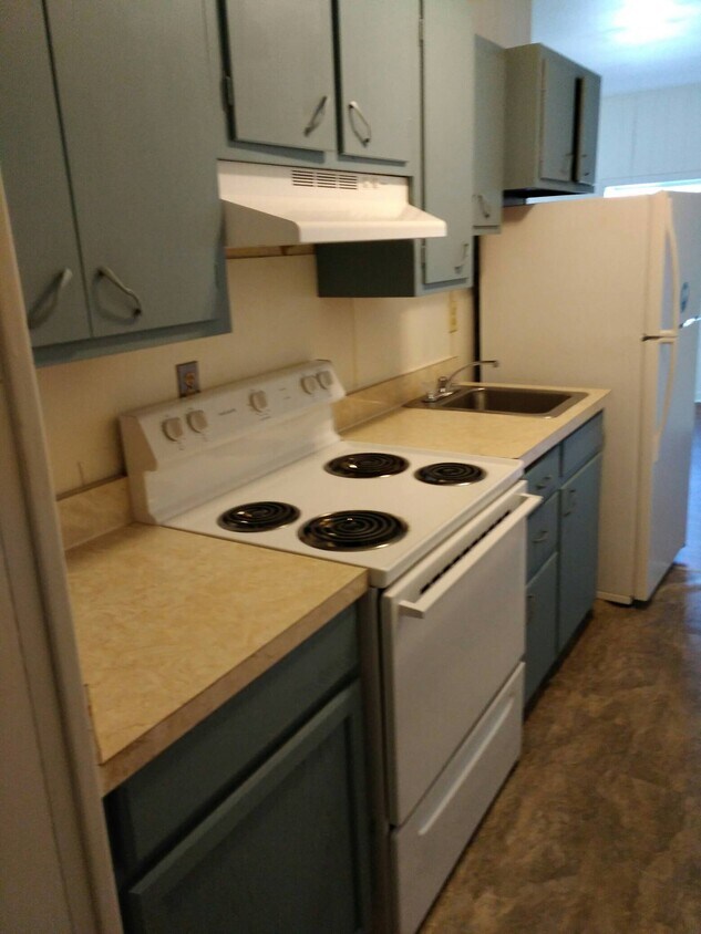 21720 Great Mills Rd Unit Apt. D, Lexington Park, MD 20653 Room for