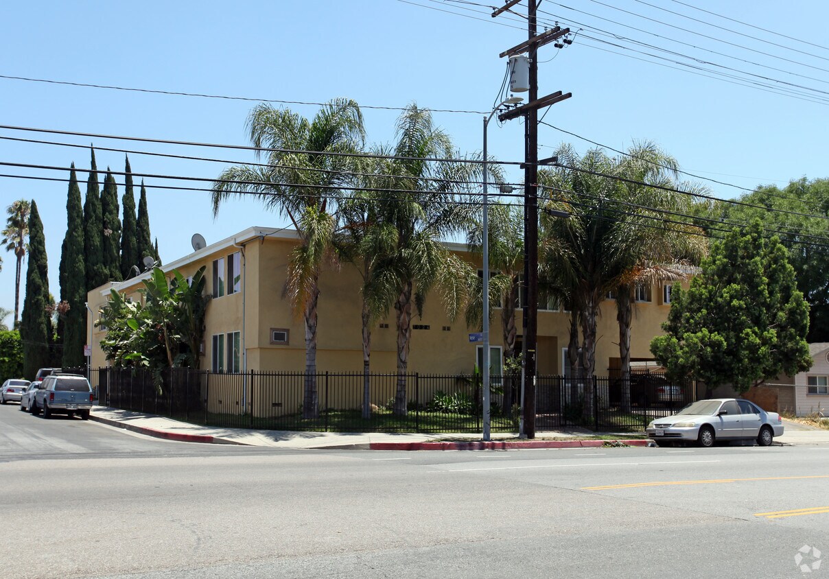 Primary Photo - 7024 Woodley Ave