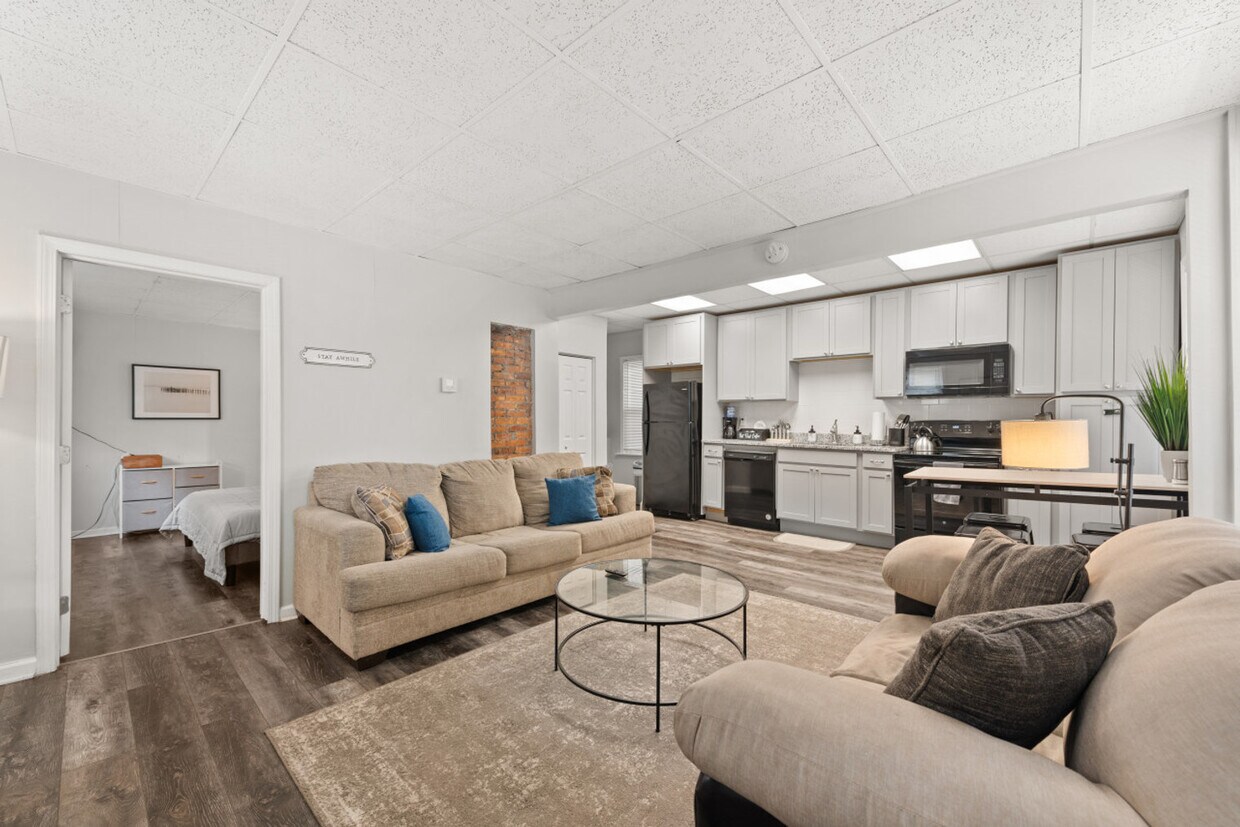 Foto principal - 1322 W 69th St