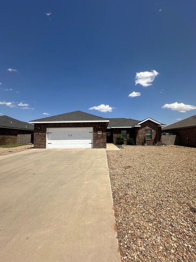Foto principal - Stunning 4 Bed 2 Bath Home! Parkview Schoo...