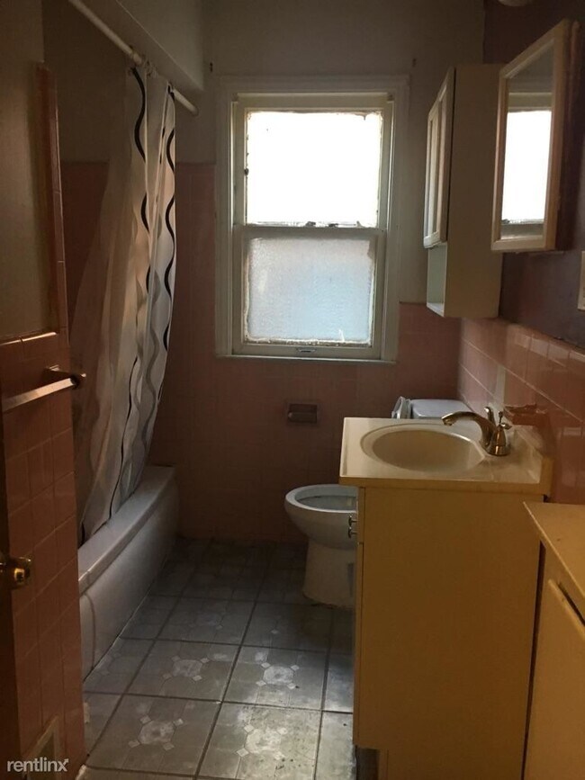 Building Photo - 3 br, 1 bath House - 8055 Strathmoor St