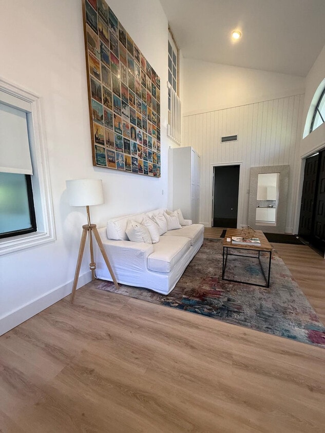 Foto principal - 5416 NW 190th St