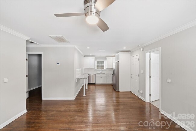 Foto del edificio - 2521 Dora Dr