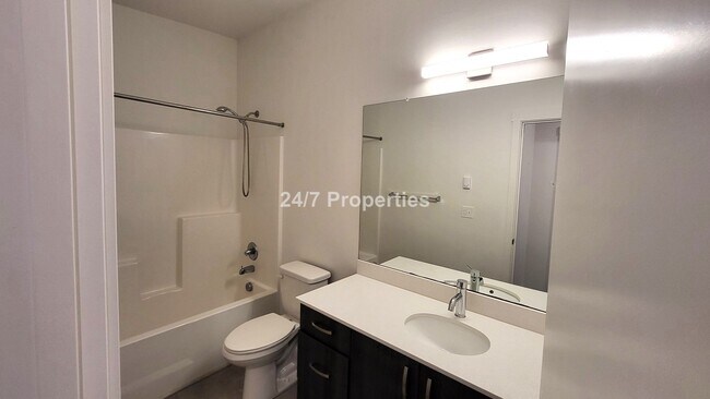 Foto del edificio - Unique 2 BD | 1 BA Home - SE Portland