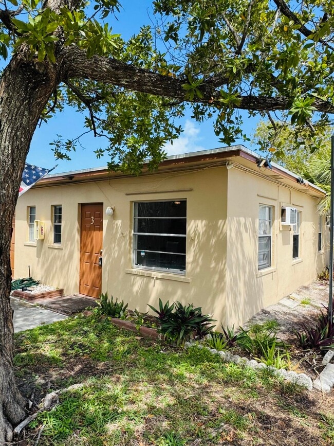 Photo - 1101 N Federal Hwy Apartment