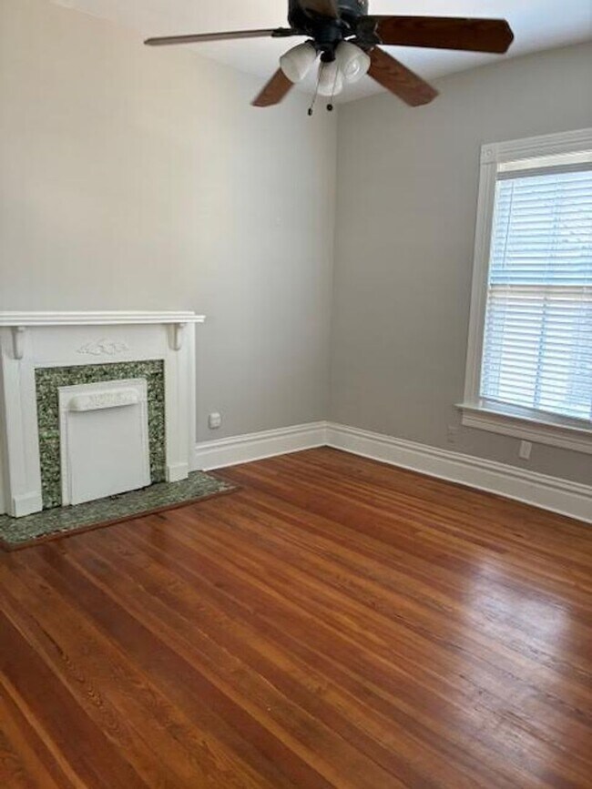 Foto del edificio - Spacious 1 bedroom/ 1 bath unit in Midtown...