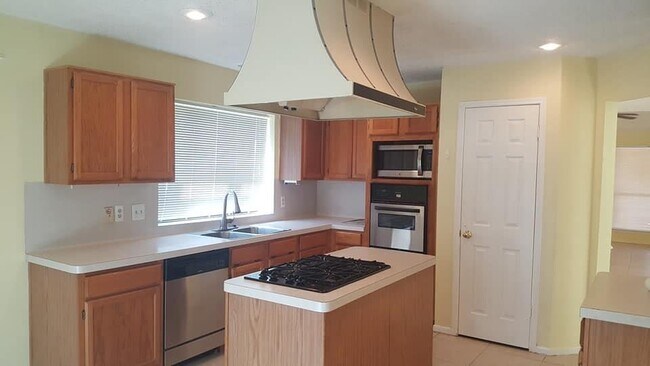 Building Photo - 17326 Valley Palms Dr