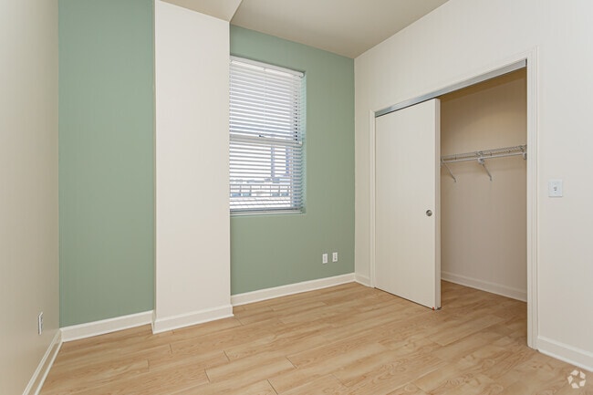 Steamer 1 BR, 1 BA - 600 SF - Centennial Place Apartments