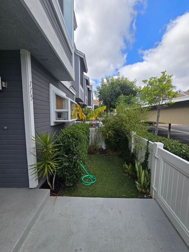 Building Photo - Morningside Terrance Community: 3 Bedroom ...