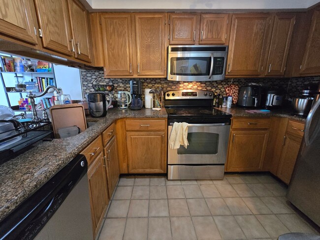 Foto del edificio - DELIGHTFUL OLDE CITY ONE BEDROOM APARTMENT