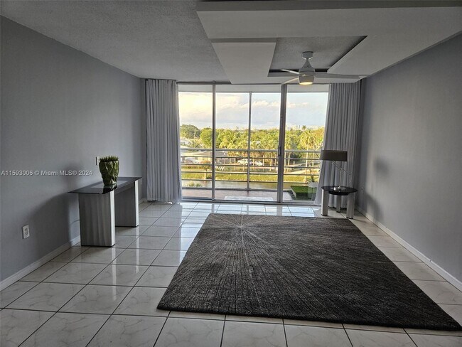 Building Photo - 16850 S Glades Dr