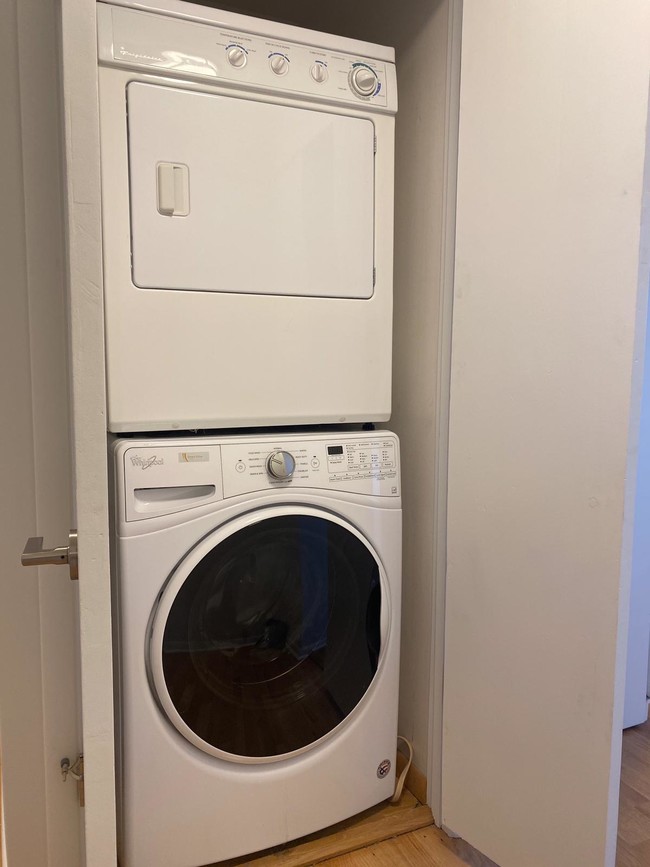 Washer/Dryer - 2731 Franklin Ave E