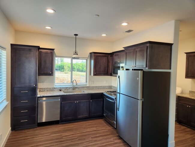 Building Photo - 6117 Lois Dr