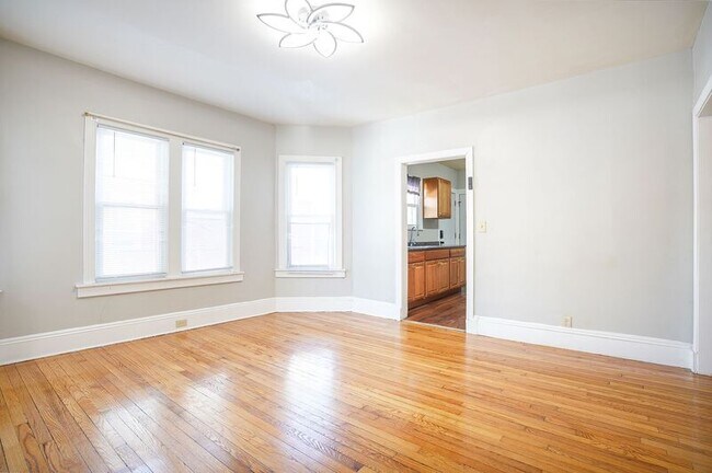 Foto del edificio - 824 Sumner Ave